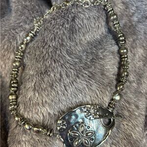 Elegant Silver Floral Pendant Necklace